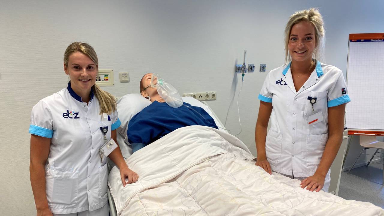 Nikki Pijnenburg en Floor Aken volgen de gespecialiseerde opleiding.