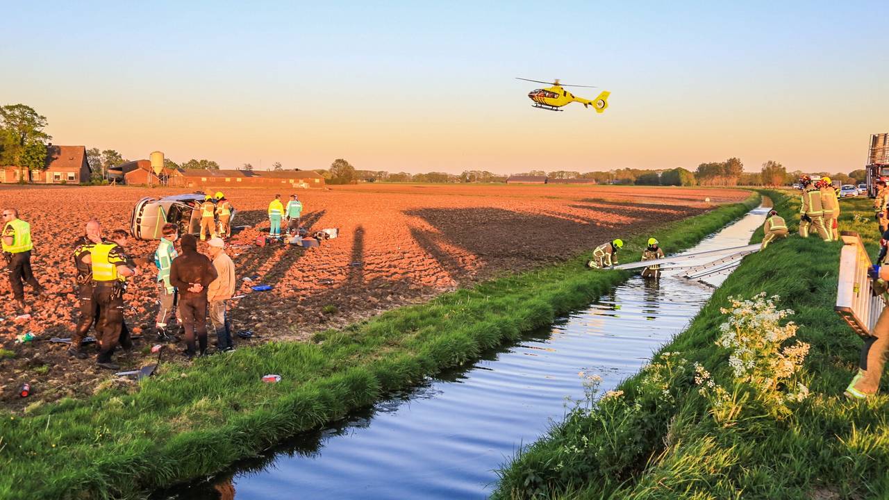 Veel hulpdiensten bij de auto (foto: Harrie Grijseels/SQ Vision Mediaprodukties).