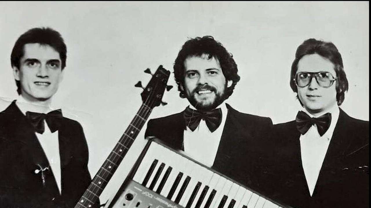 Henny Vrienten trad met Trio John Fender op bij de bruiloft van Aart en José (foto: Frans de Laat/Facebook).