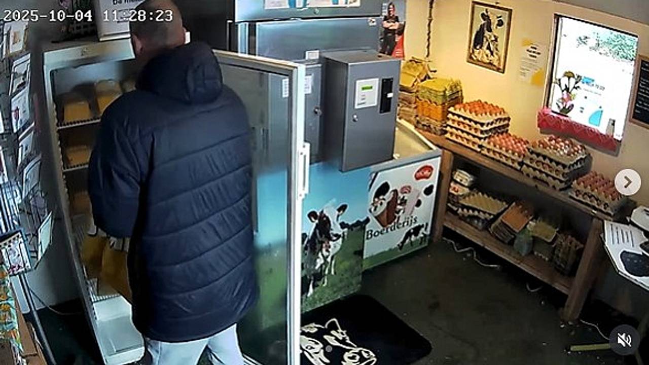 De dief ging er vandoor met 200 euro aan kaas (beelden: 't Nuenens Zuivelhuisje/Instagram).