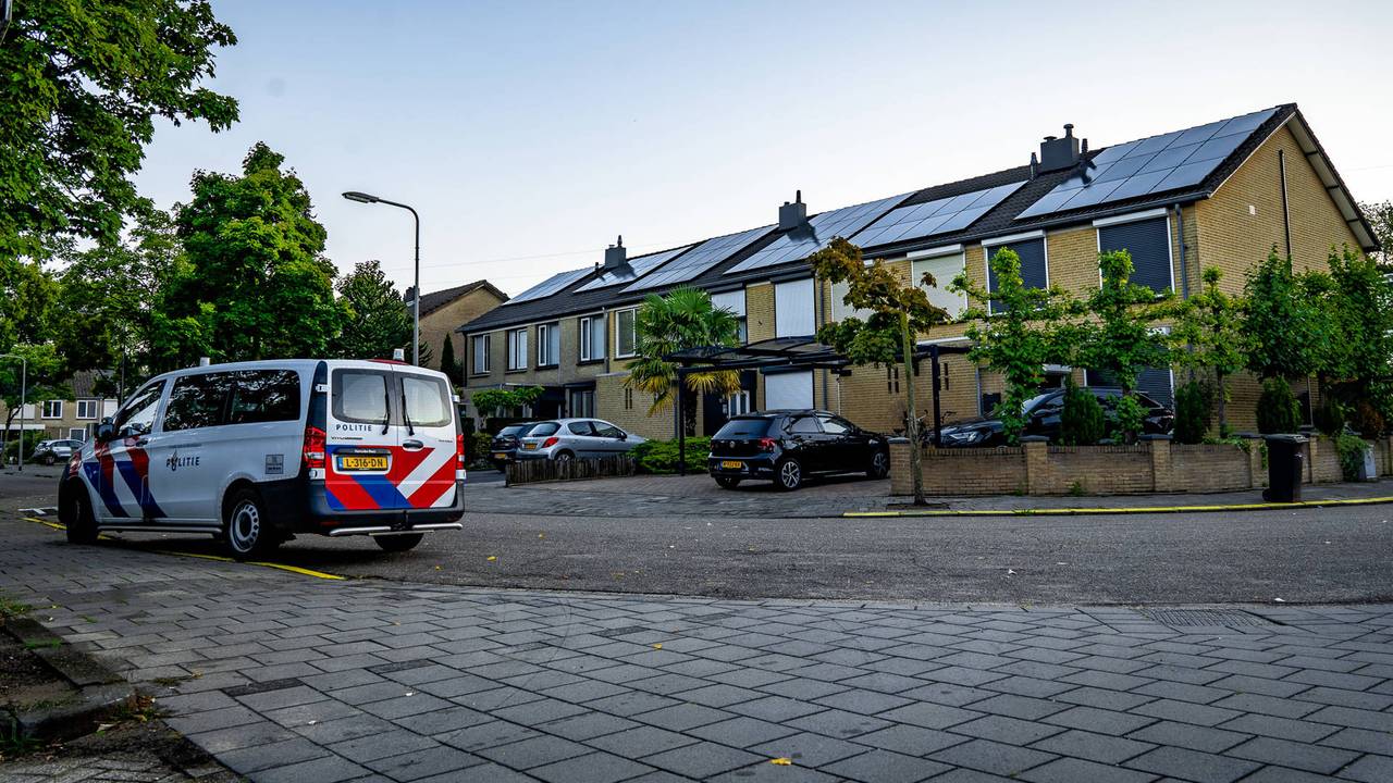 Hier in de straat was de explosie (foto: Lucas Lammers/Persbureau Heitink).