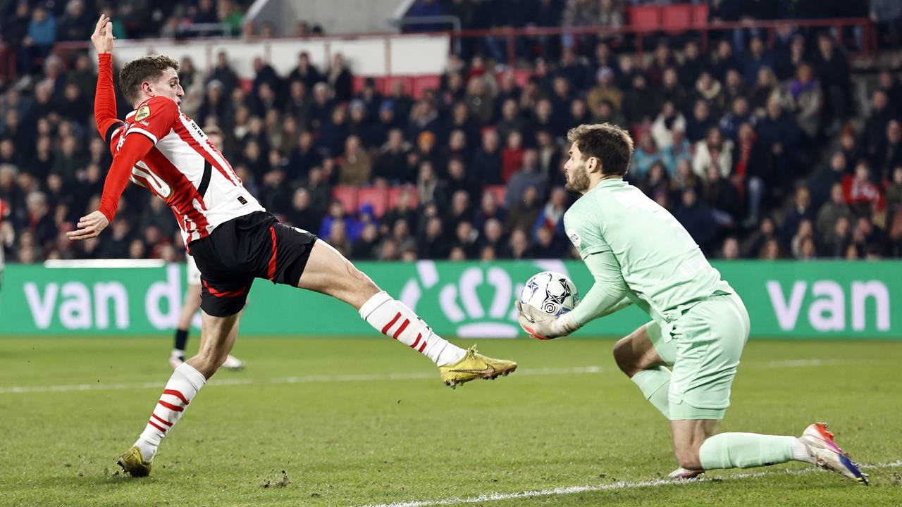 Guus Til komt net te kort waardoor Didillon-Hödl kan redden (foto: ANP).