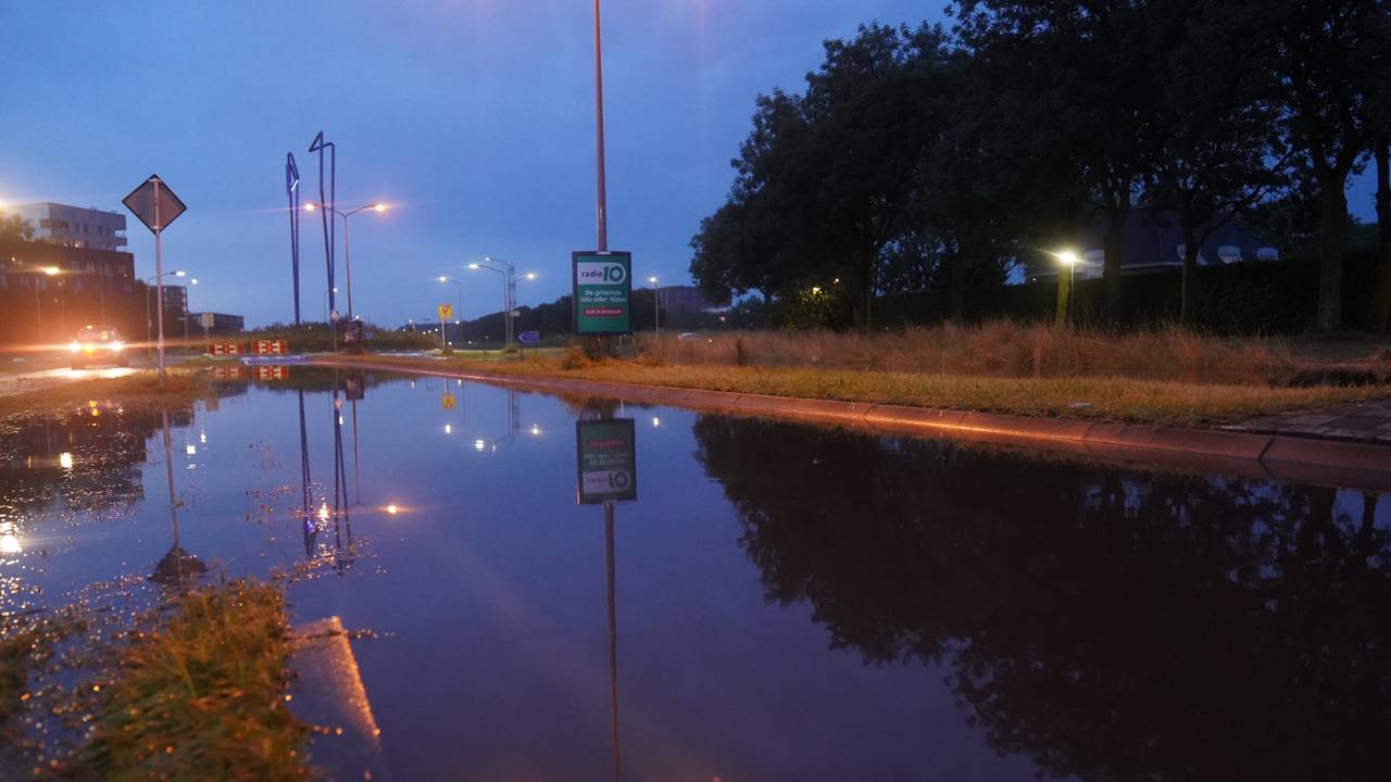Een beeld van de wateroverlast in Rosmalen (foto: Bart Meesters/Meesters Multi Media/SQ Vision).