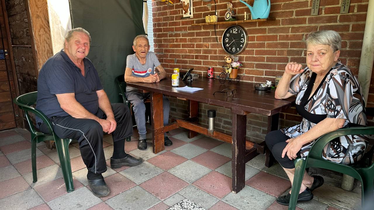 Nico, Ladi en Ella in de tuin (foto: Carlijn Kösters).