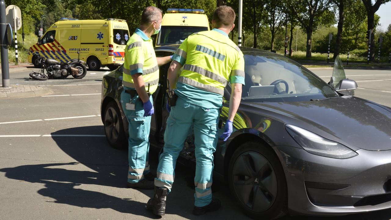 Motorrijder Ernstig Gewond Na Botsing In Breda: 'Flinke Ravage Op De ...