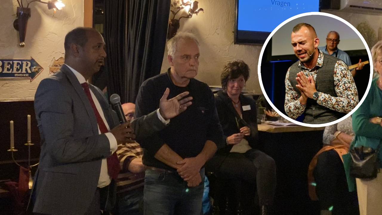 Wethouder Shah Sheikkariem tijdens de bewonersbijeenkomst / Tom de Wal (Foto: Omroep Brabant / Facebook Frontrunners Ministries). 