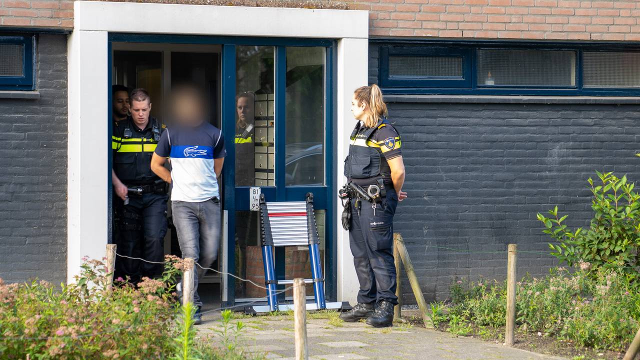 Er zijn in totaal vijf mensen aangehouden (foto: Iwan van Dun/SQ Vision)