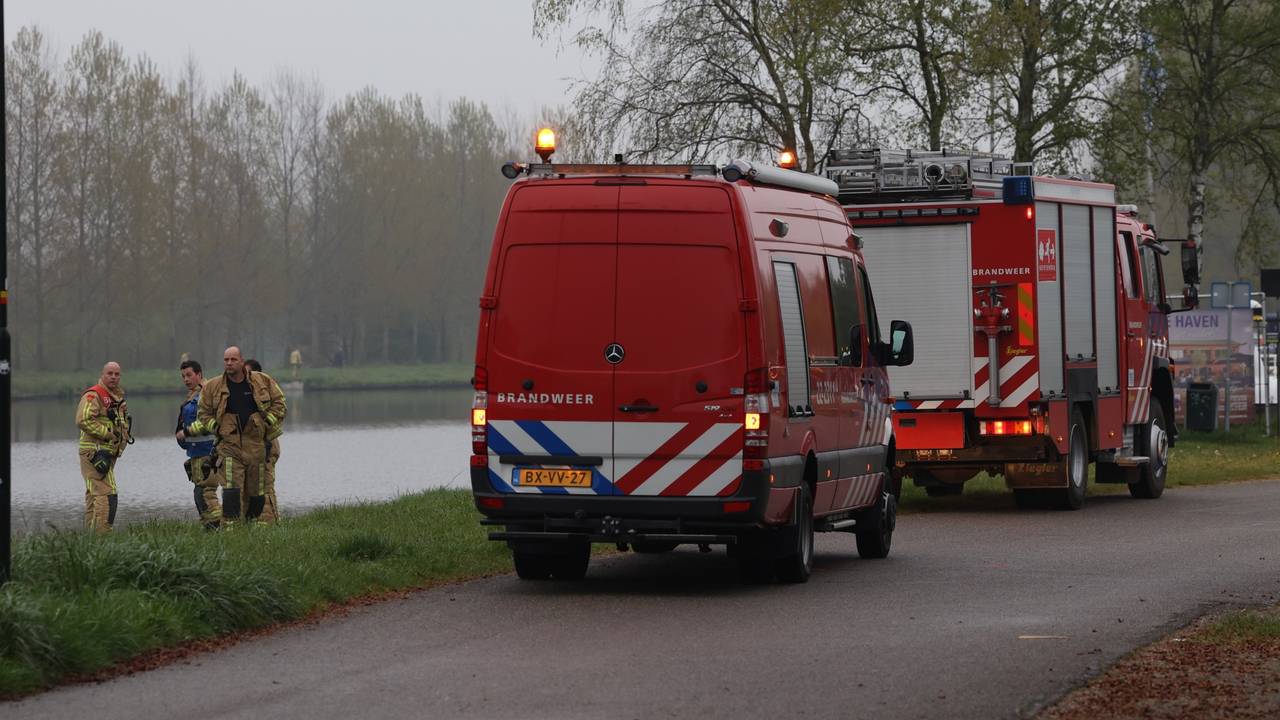 De zoektocht naar de ree in het water bij Son leverde zaterdagochtend niets op (foto: Sander van Gils/SQ Vision).