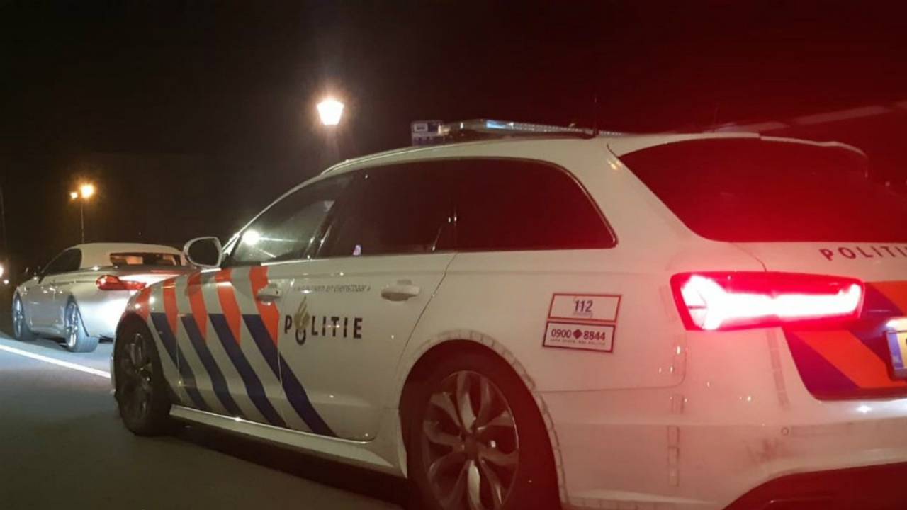 De automobilist werd op de Midden-Brabantweg aan de kant gezet (foto: Twitter Team Verkeer Zeeland-West-Brabant).