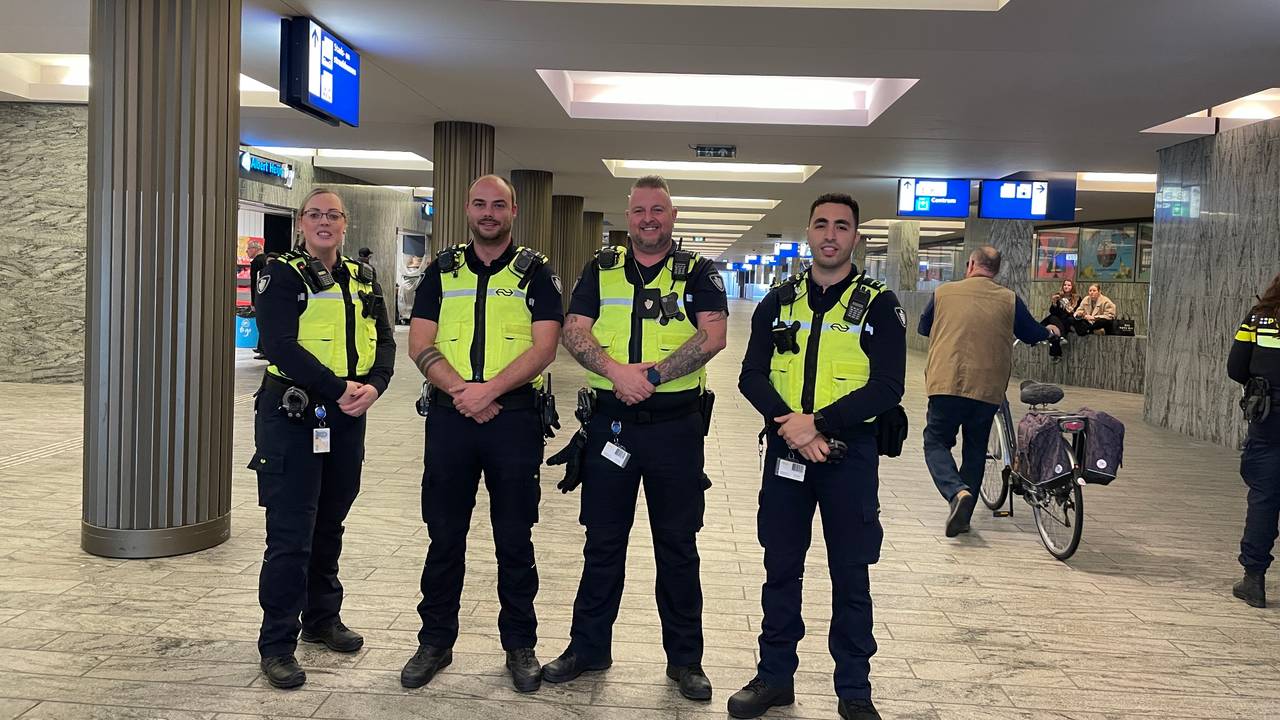 Controleurs op station Breda (foto: René van Hoof)