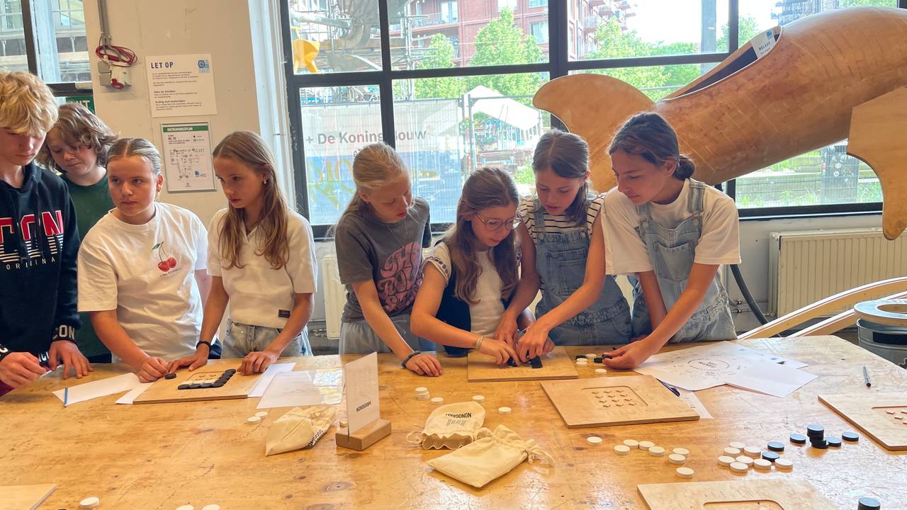 Ook in de ontdekfabriek kunnen de kinderen zich vermaken. (foto: Rene van Hoof)