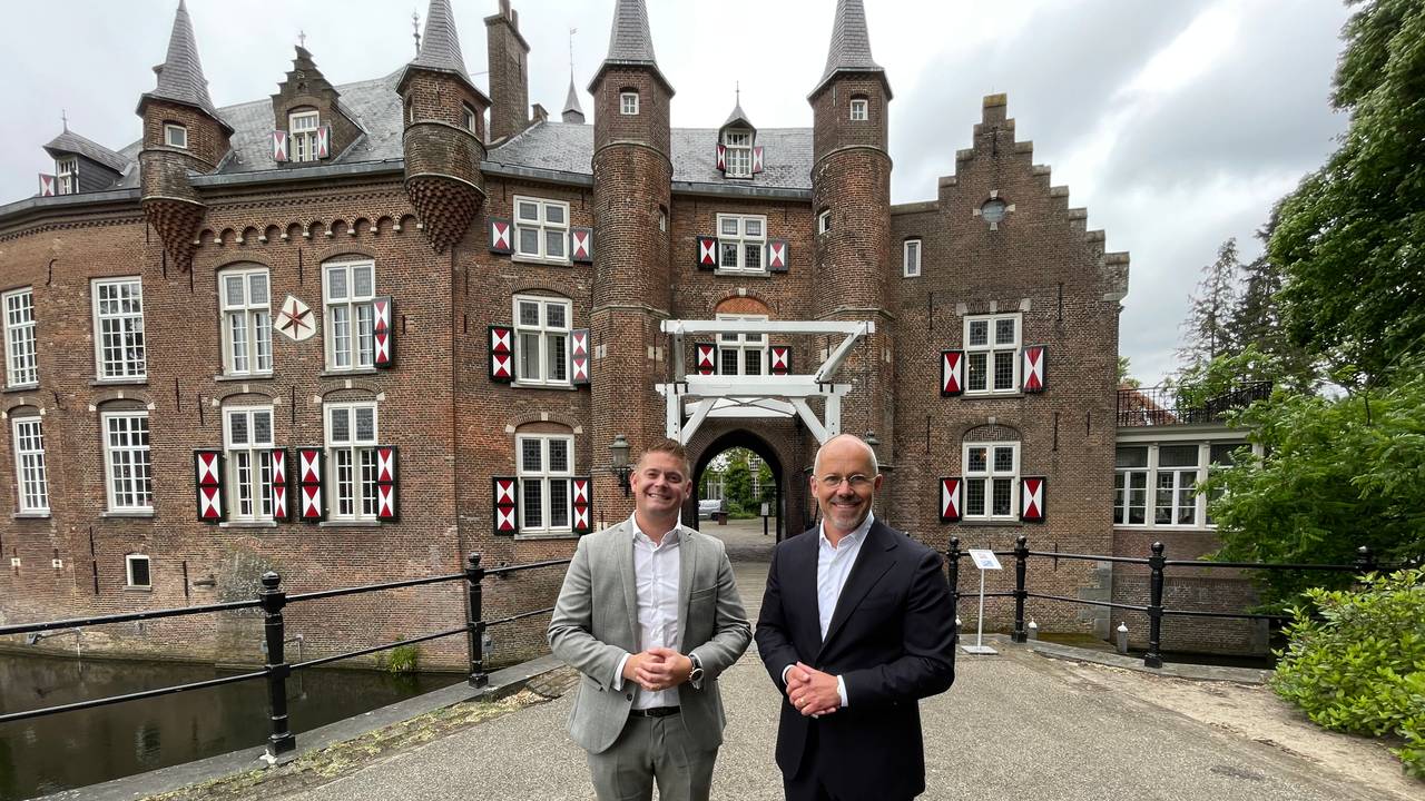 Niek van Lieverloo en Klaas van Leengoed mogen eindelijk Kasteel Maurick in Vught laten opknappen (foto: Megan Hanegraaf).