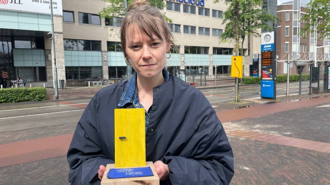 Corinne Heyrman met een monumentje (foto: René van Hoof).