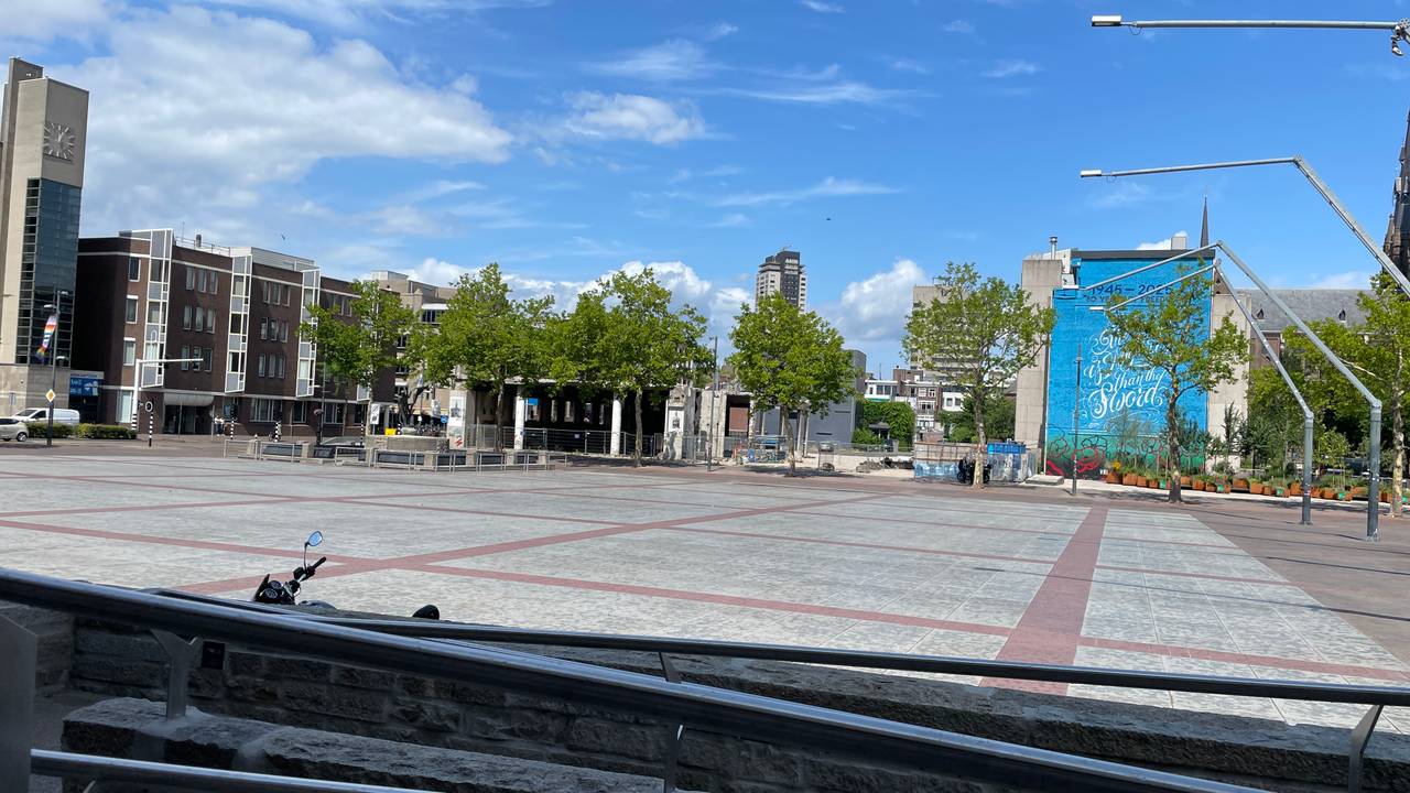 Een leeg Stadhuisplein (foto: René van Hoof)