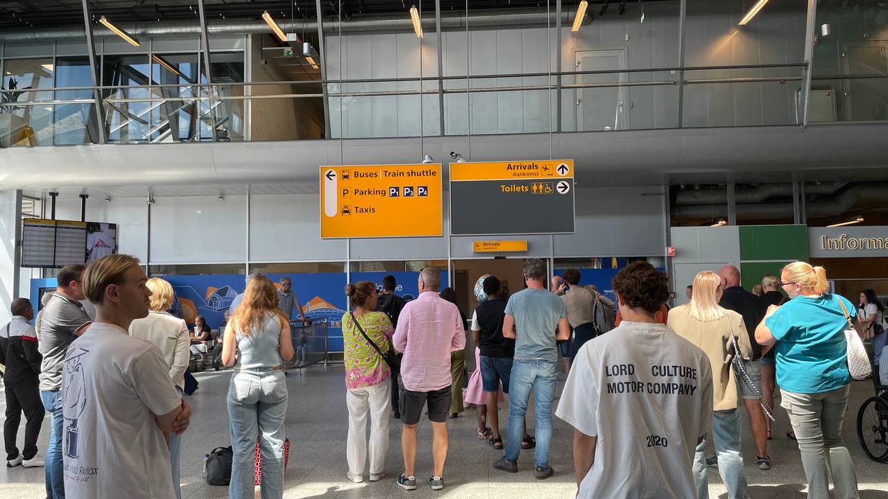 De aankomsthal bij Eindhoven Airport (archieffoto: René van Hoof)