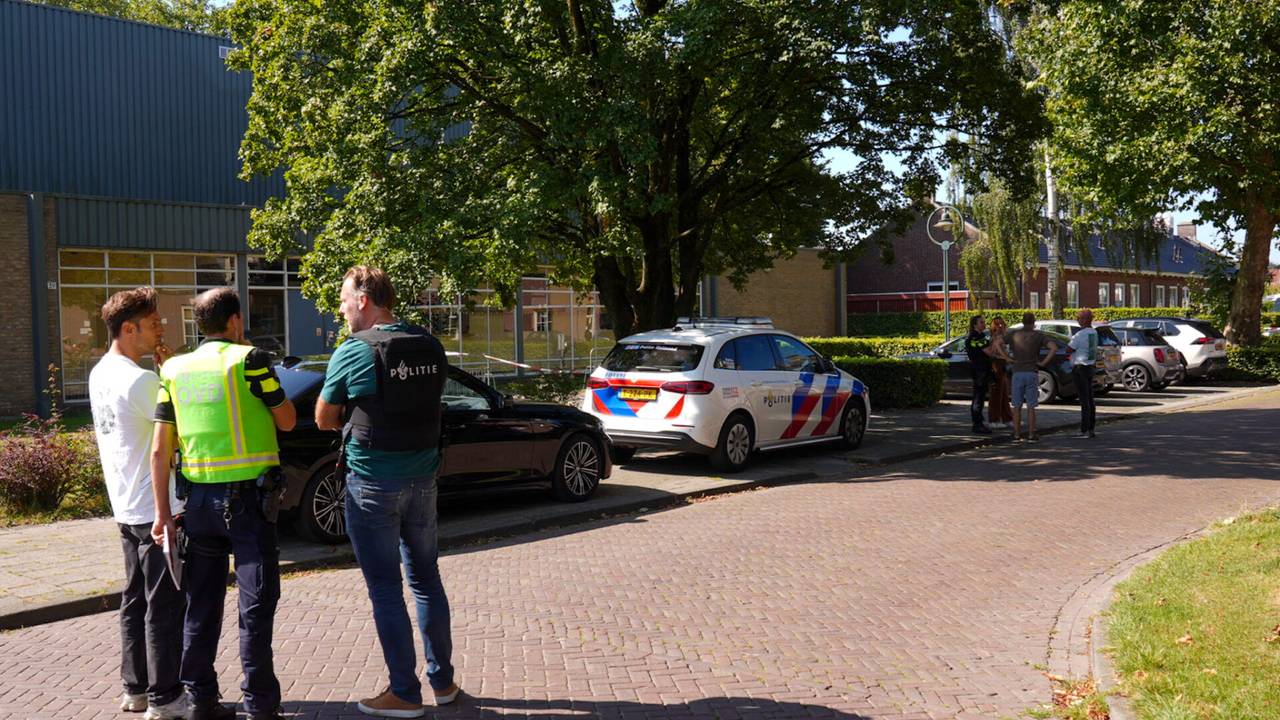 Politieonderzoek aan de Pater Vogelsstraat in Beek en Donk (foto: Harrie Grijseels/SQ Vision).