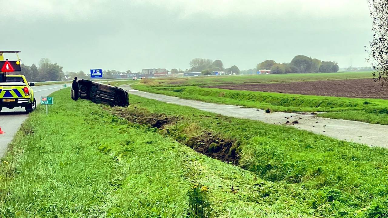 De automobilist was onderweg naar huis na een nachtdienst (foto: Twitter/Wis_Robert).