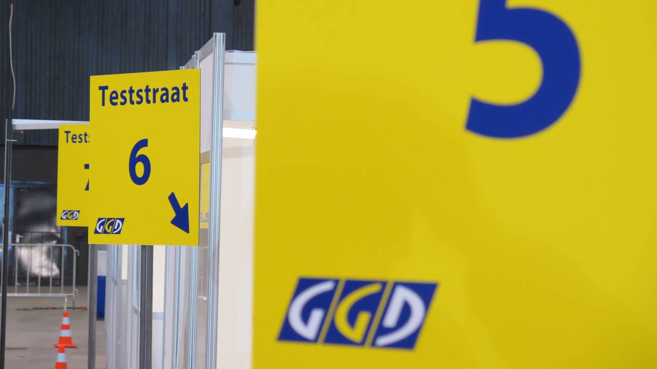 De coronateststraat in de Brabanthallen (archieffoto: Joris van Duin)