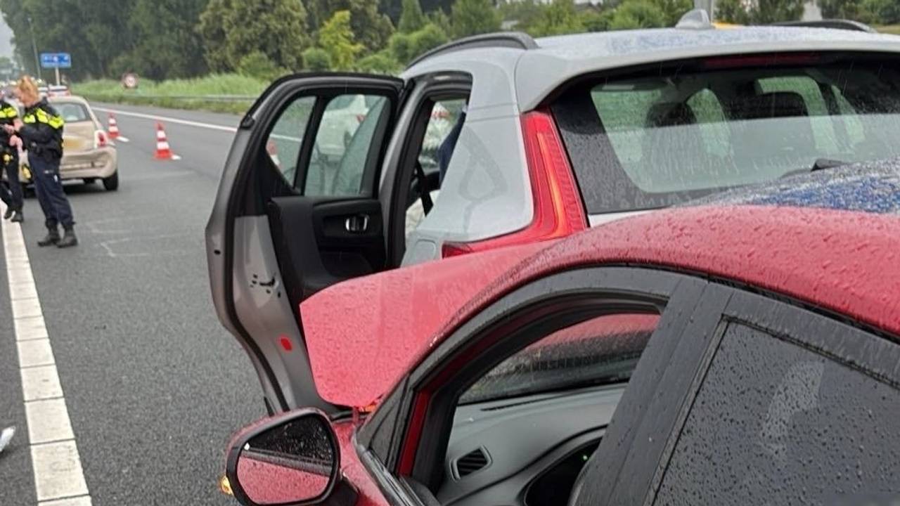 Verkeersdrukte op A59 door ongeluk met vier autos.