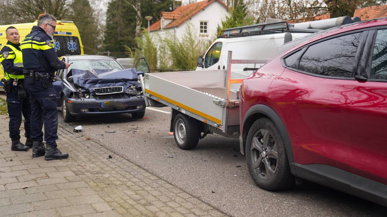 De schade aan de auto's is groot (foto: Harrie Grijseels SQ Vision Mediaprodukties)