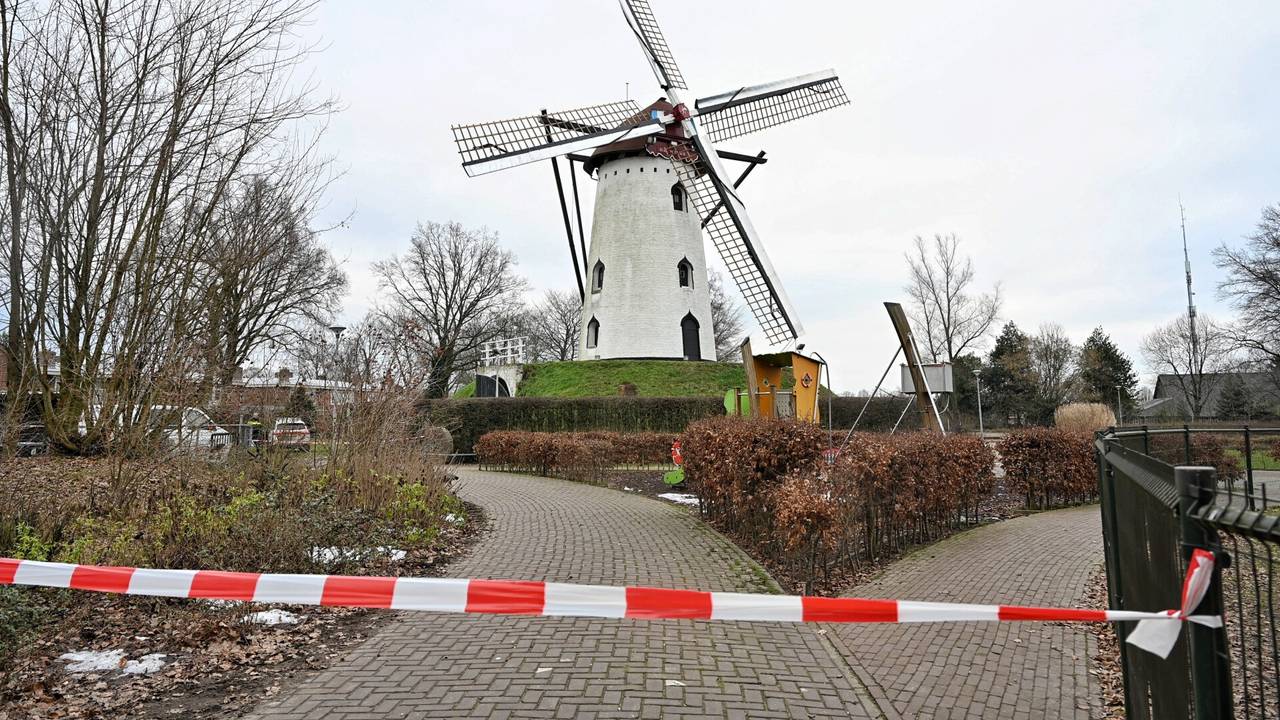 De politie onderzoekt wat er gebeurd is in Goirle (foto: Toby de Kort/SQ Vison).