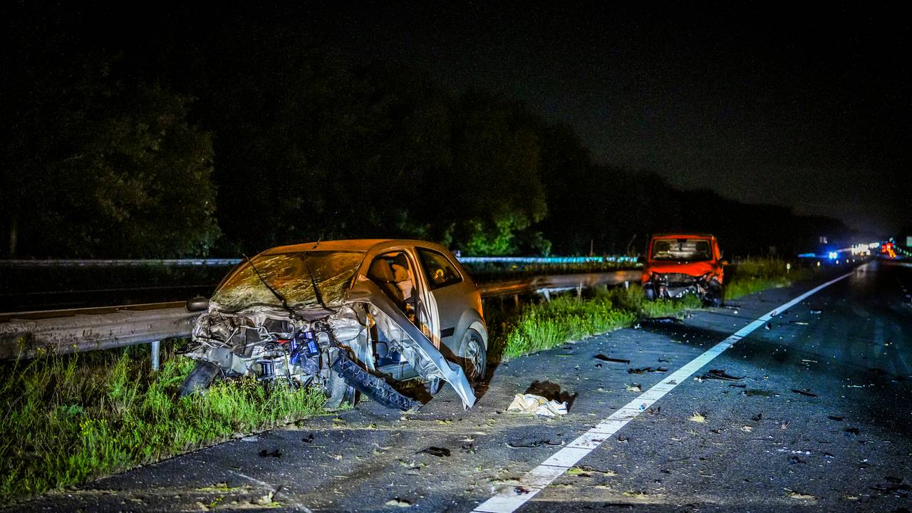 Zwaargewonde bij ongeluk op de A67, snelweg uren dicht.