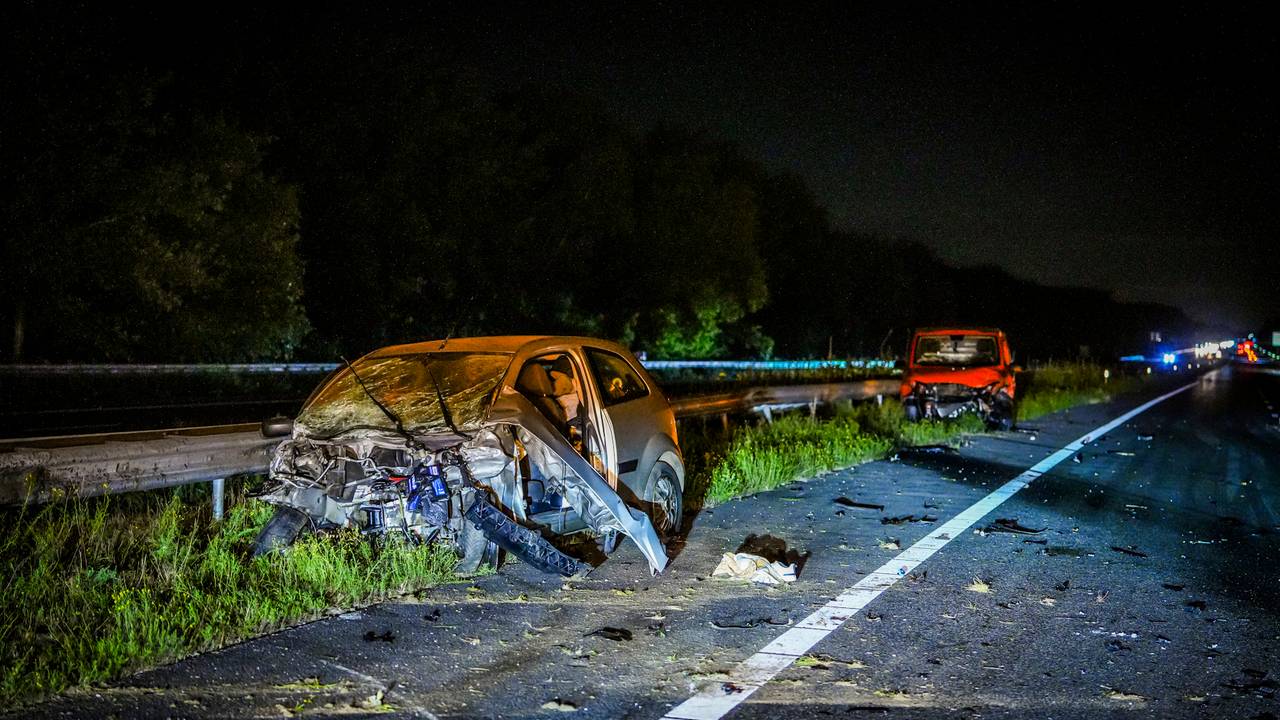 Zwaargewonde bij ongeluk op de A67, snelweg uren dicht - Omroep Brabant