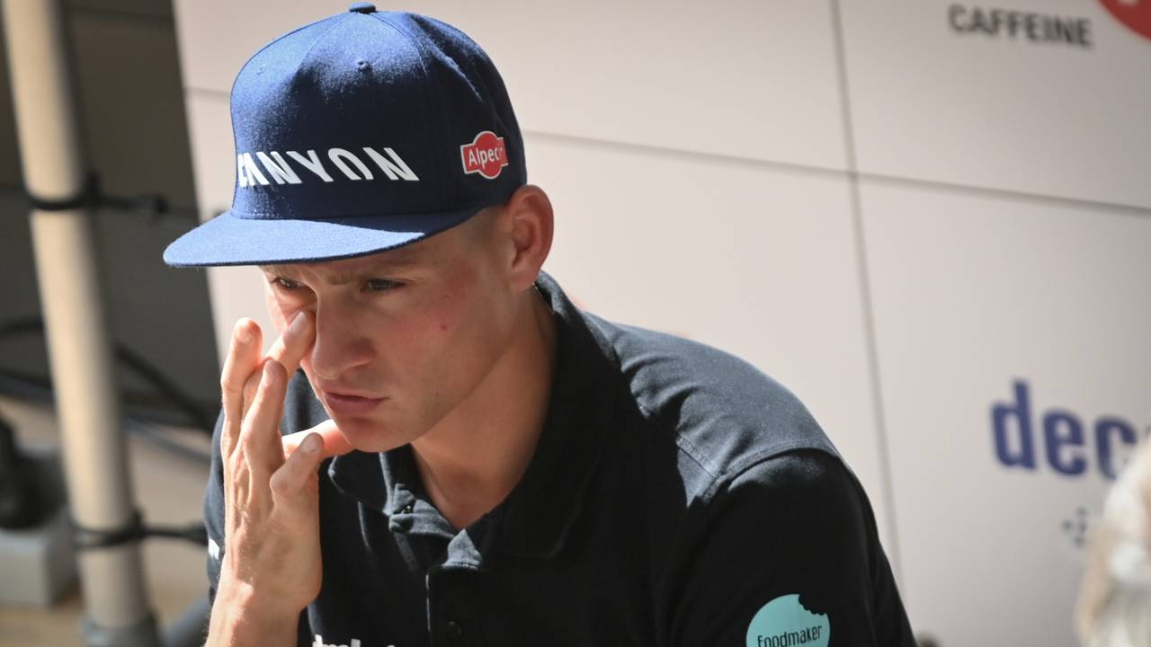 Mathieu van der Poel zei voor de start er nog 'het beste van te willen maken' (foto: ANP 2022/David Stockman).