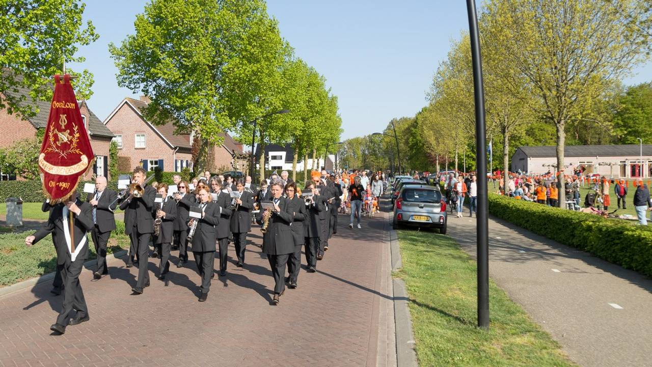 Optocht in Overloon (foto: Albert Hendriks).