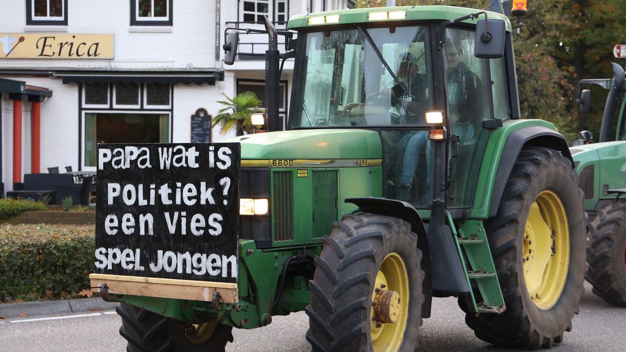 Boeren in protest, maar donderdagavond zijn tractoren niet welkom in Deurne (foto: Marco van den Broek/ SQ Vision).