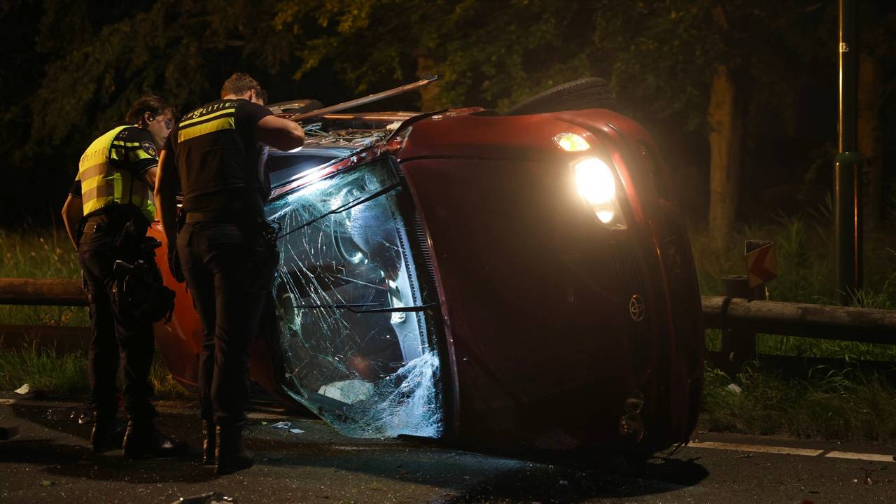 Hoe het ongeluk op de Boxtelseweg bij Schijndel kon gebeuren, wordt onderzocht (foto: Sander van Gils/SQ Vision).