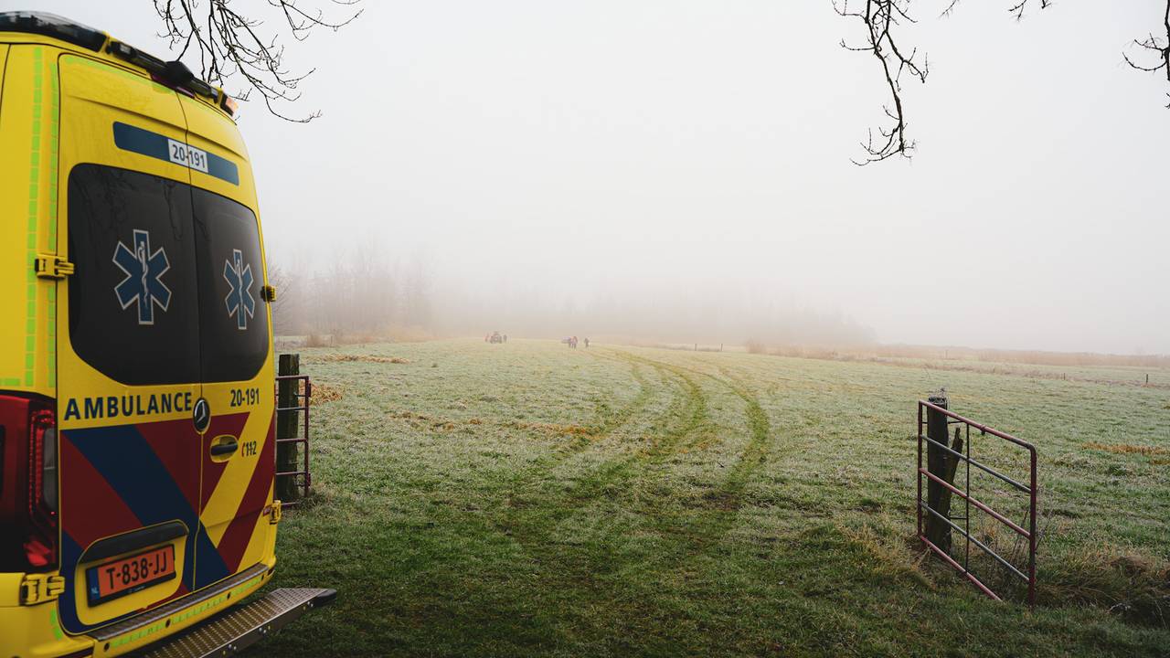De ambulance kon niet bij het slachtoffer komen (foto: Erik Haverhals/SQ Vision).