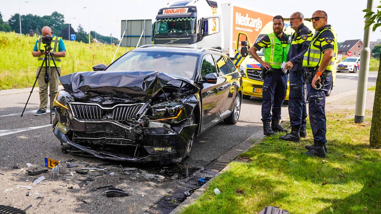 Twee Gewonden Bij Frontale Botsing In Deurne - Omroep Brabant