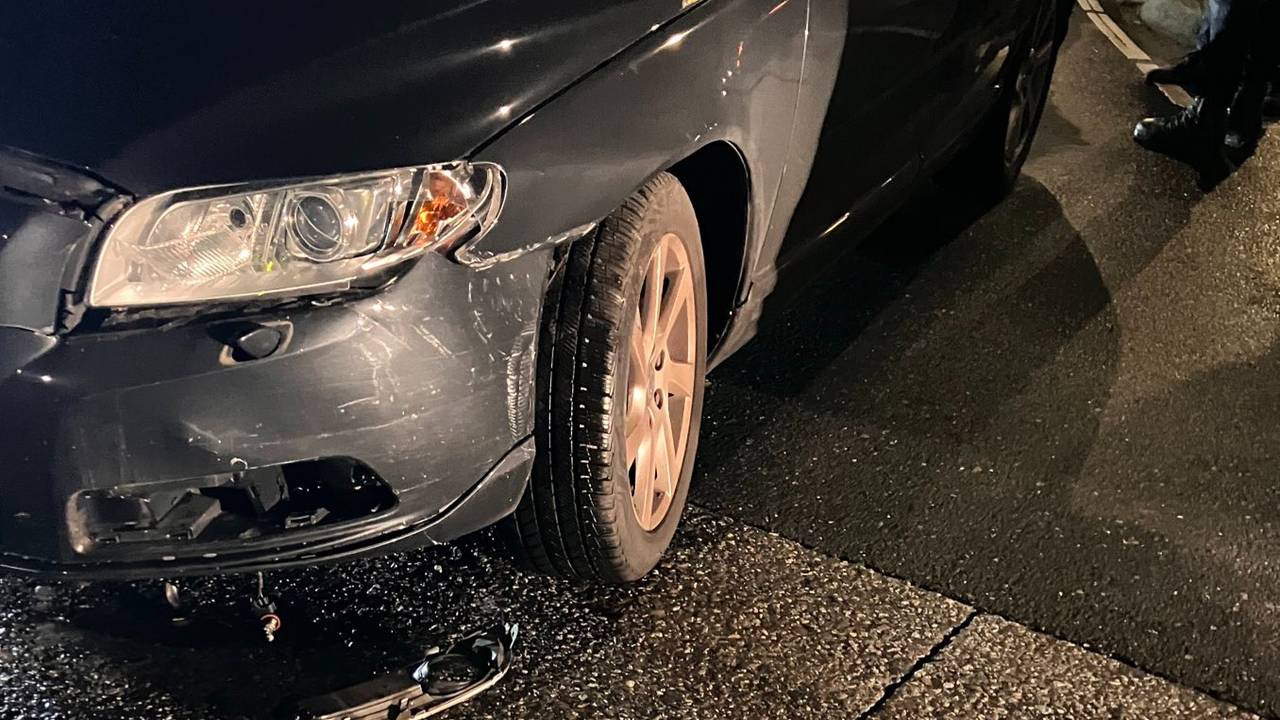 De auto's botsten op een kruising van de N279 bij Veghel (foto: X/Wis_Robert).