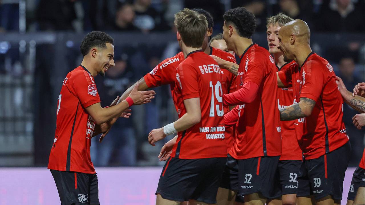 Helmond Sport was veel te sterk voor MVV. (Foto: Ben Gal/Orange Pictures)