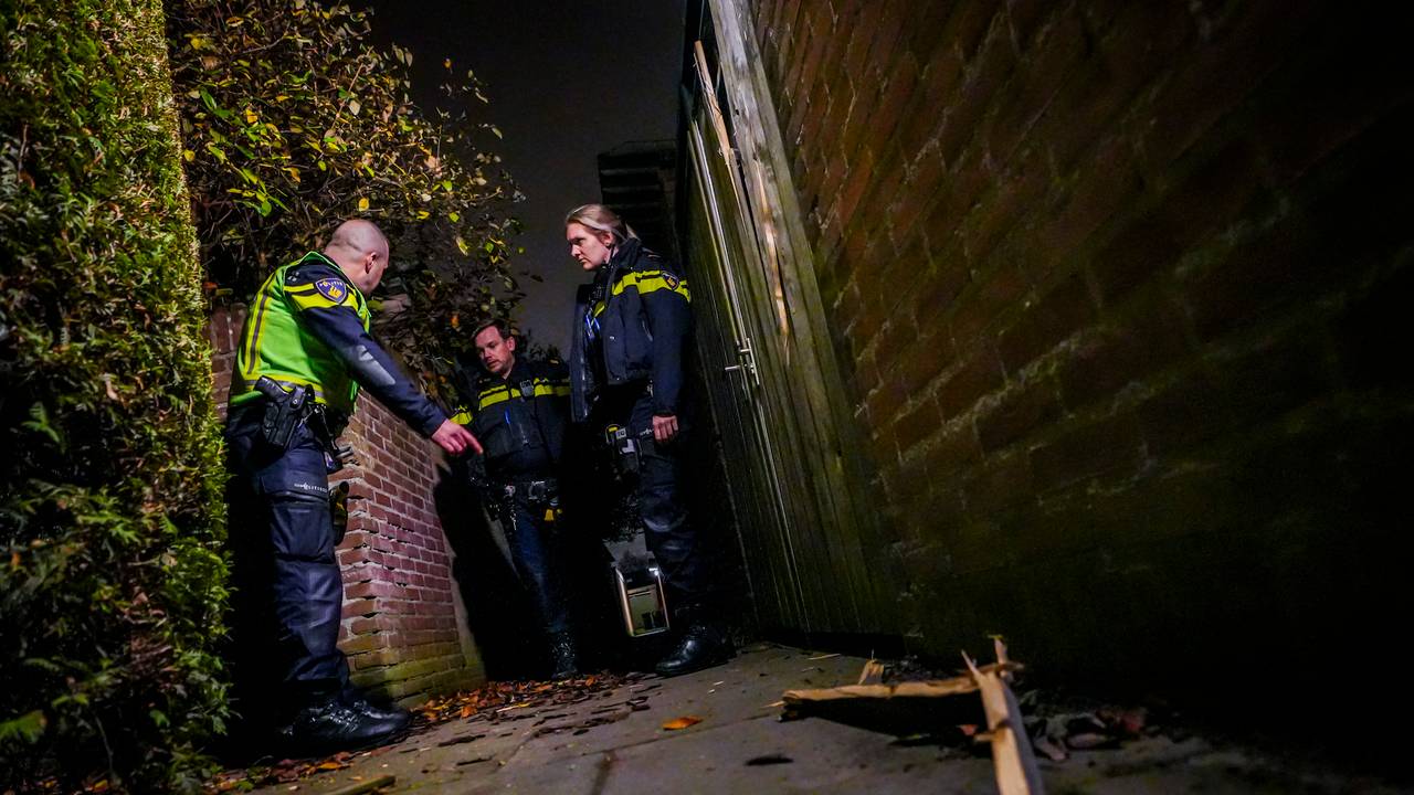 De politie doet onderzoek (foto: foto: SQ Vision).