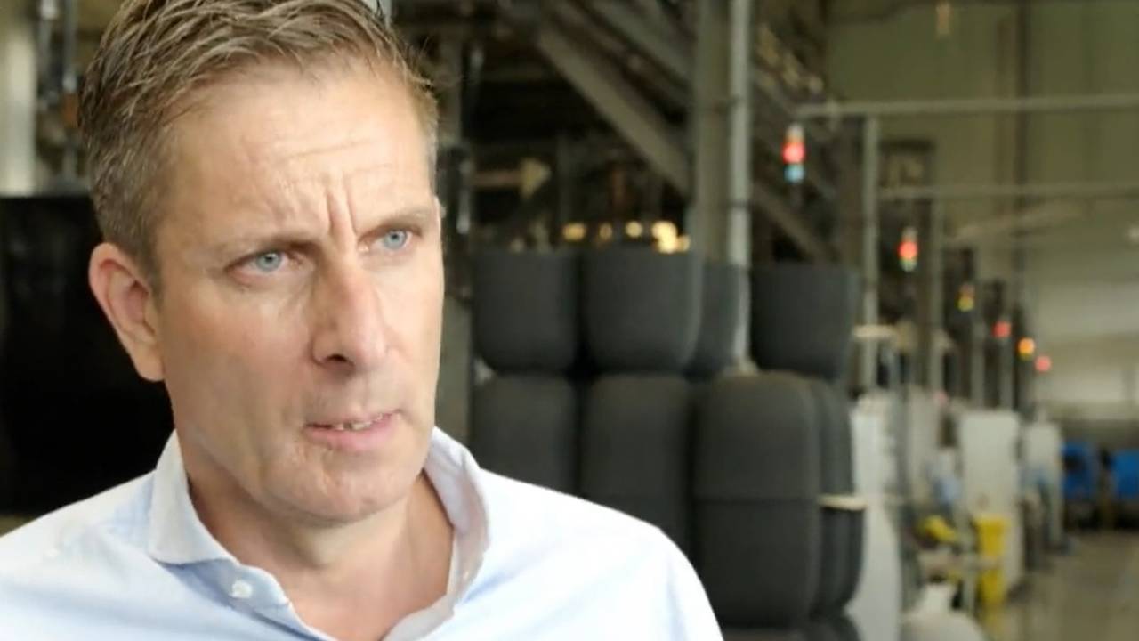 Voor ondernemer Toine van de Ven rijzen de kosten uit de pan (foto: Nieuwsuur).