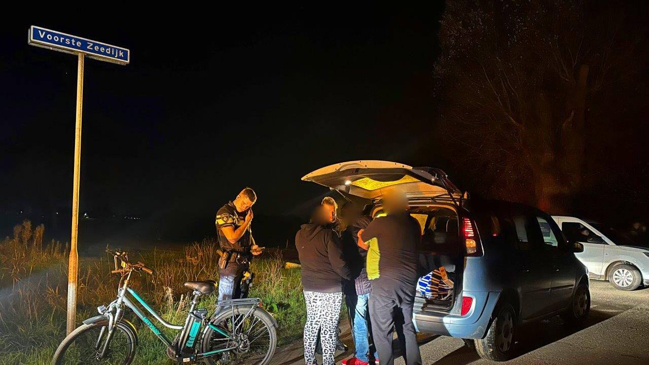 De inzittenden moesten de auto verlaten (foto: Bart Meesters/Meesters Multi Media/SQ Vision).