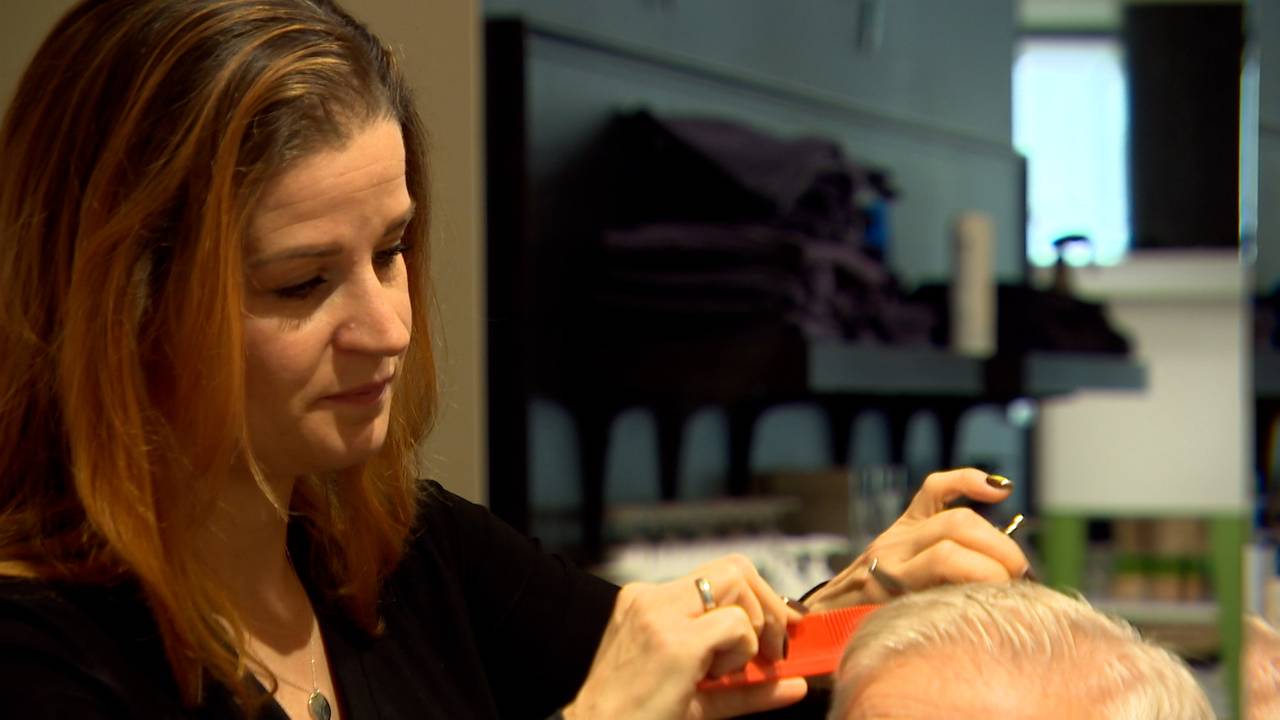 Kappers luisteren wat af: ‘Soms hoor je verhalen die je niet loslaten'