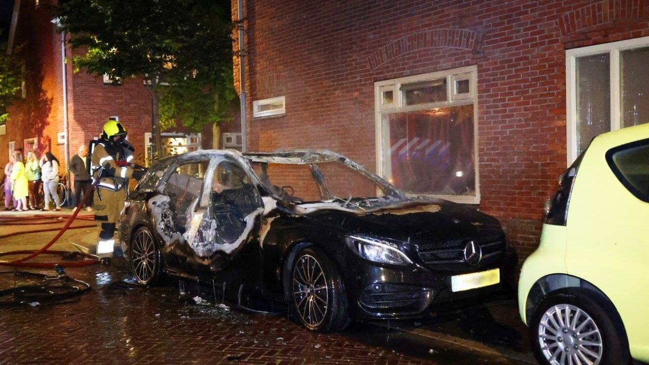 Car destroyed by fire in Den Bosch, investigation underway