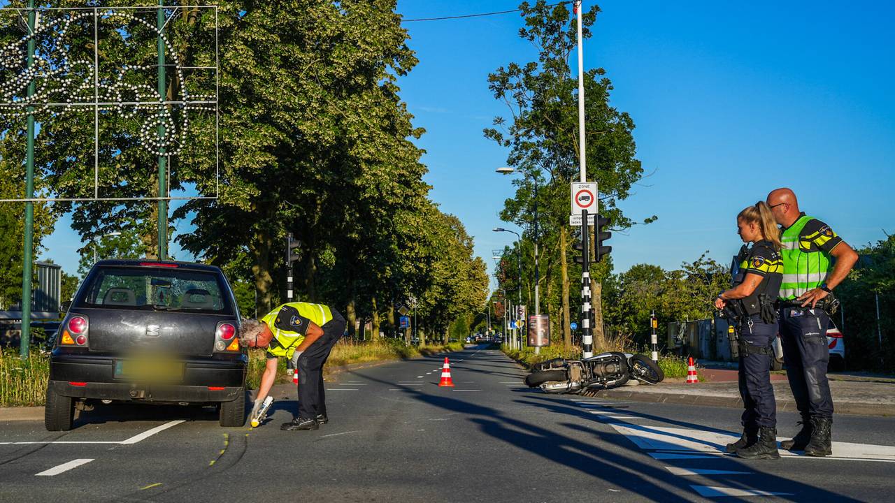 De politie doet onderzoek naar de oorzaak van het ongeval (foto: Dave Hendriks/SQ Vision)