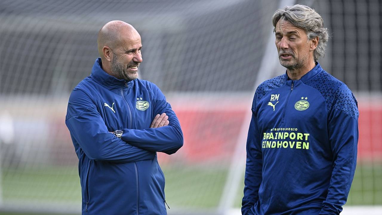 Peter Bosz met zijn assistent Rob Maas (Foto: ANP)