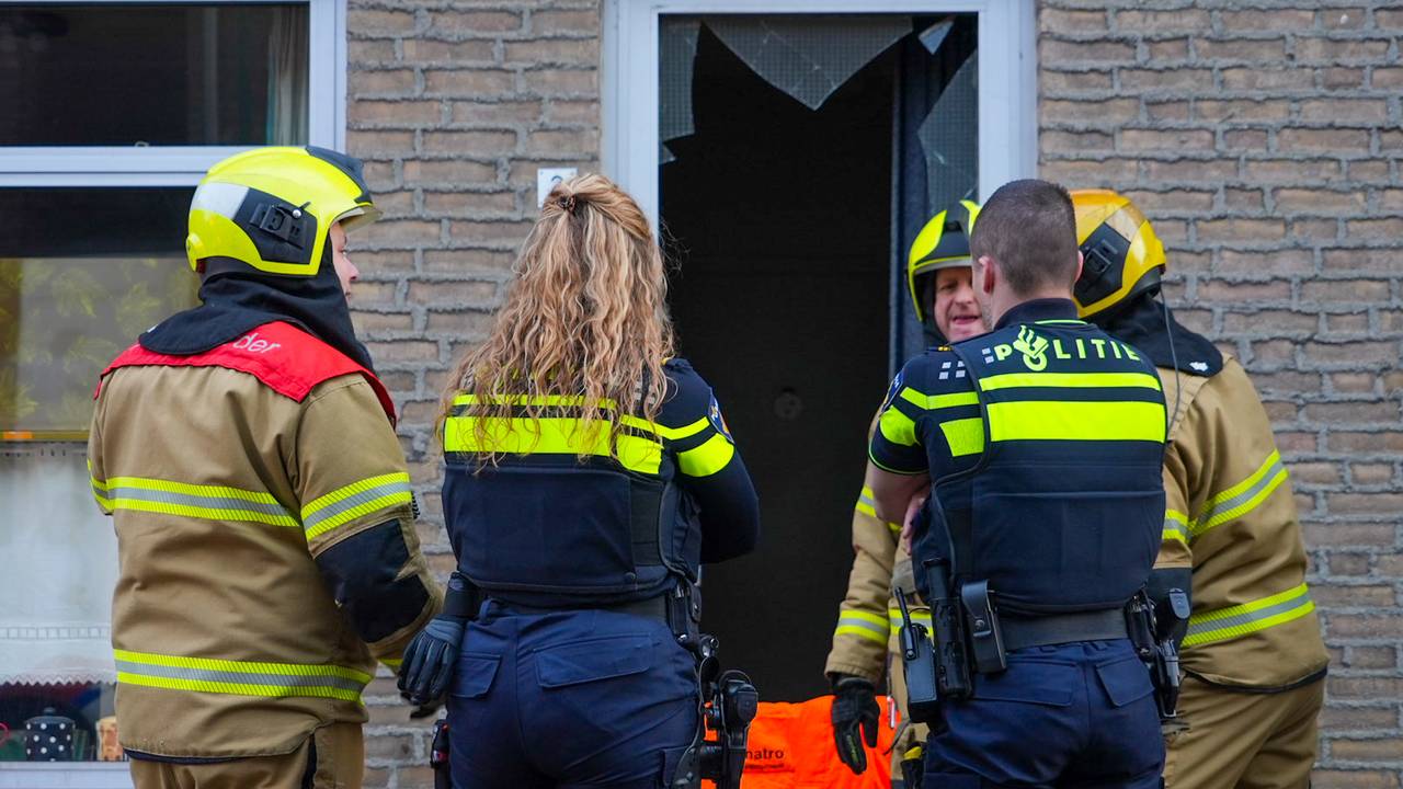 Politie kwam ook poolshoogte nemen (foto: Gabor Heeres/SQ Vision).
