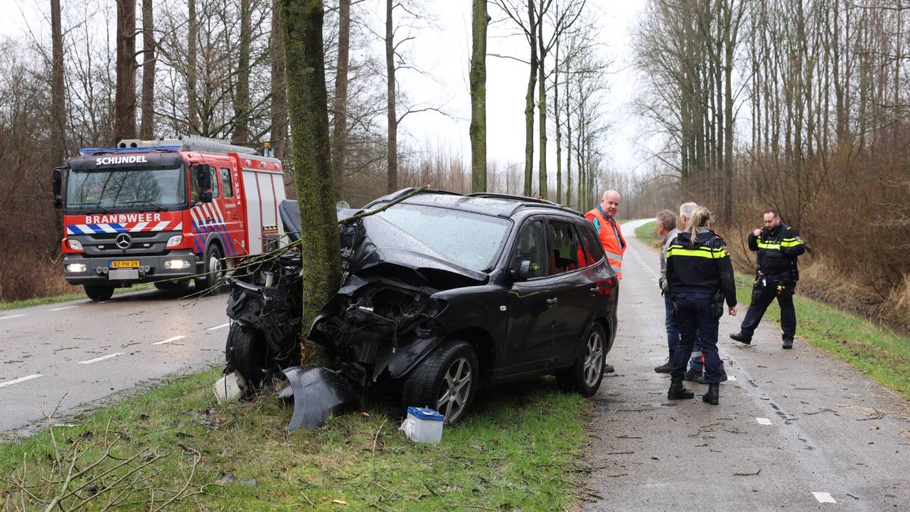 De botsing vond plaats aan de Steeg in Schijndel (foto: Sander van Gils/SQ Vision).