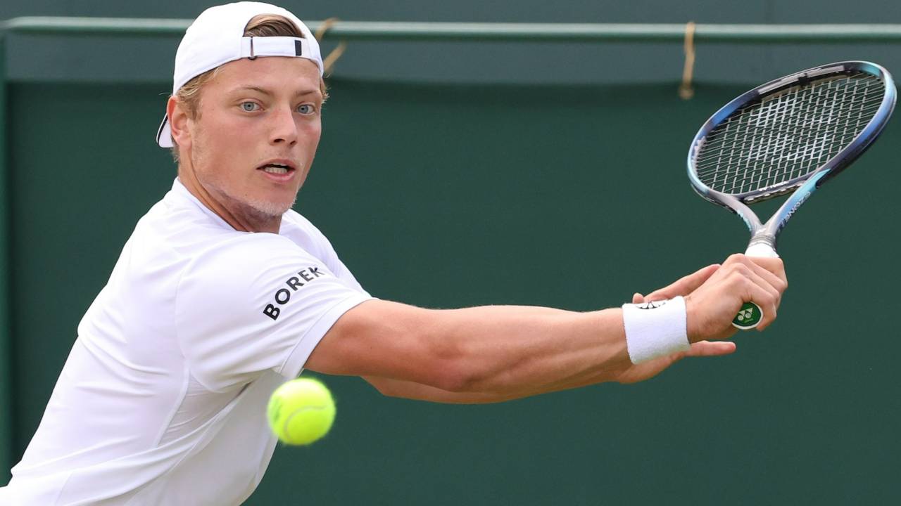 Il Supremo Tim van Rijthoven continua un altro round a Wimbledon