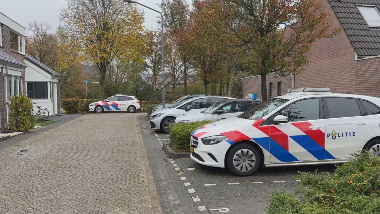 De politie is zaterdag nog steeds aanwezig (Foto: Omroep Brabant)