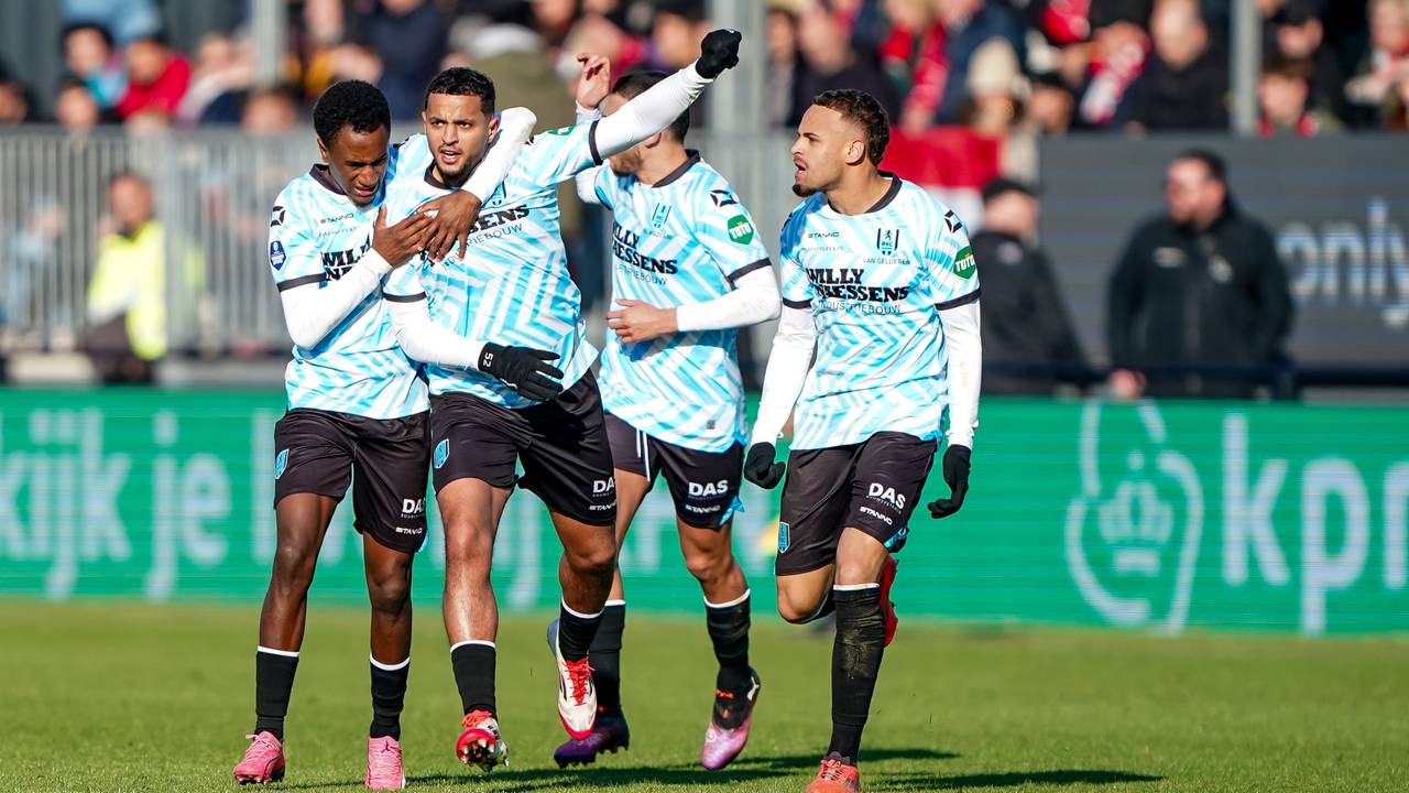 Mohamed Ihattaren viert zijn doelpunt (foto: Orange Pictures).