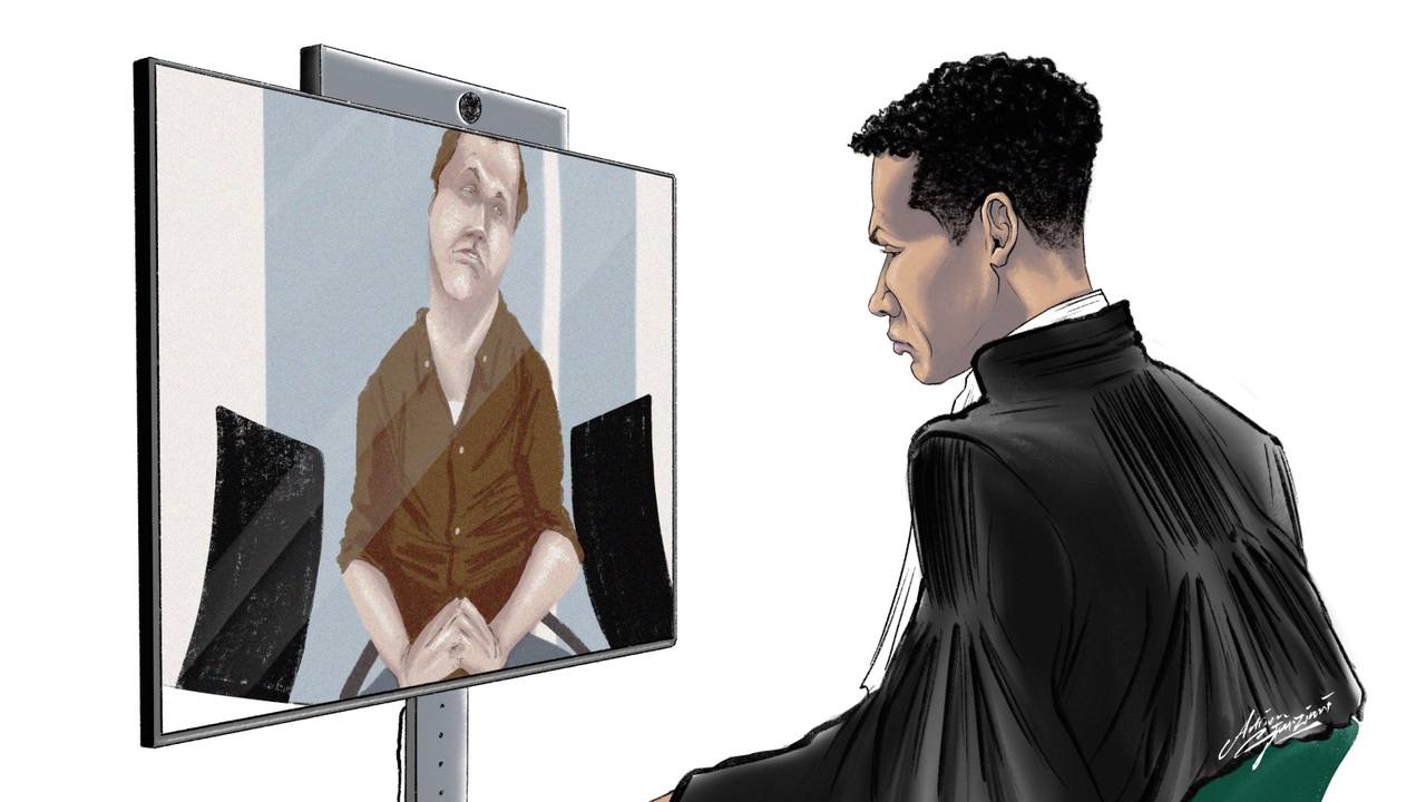 S. tijdens de vorige zitting, toen nog per videoverbinding. (Tekening: Adrien Stanziani)