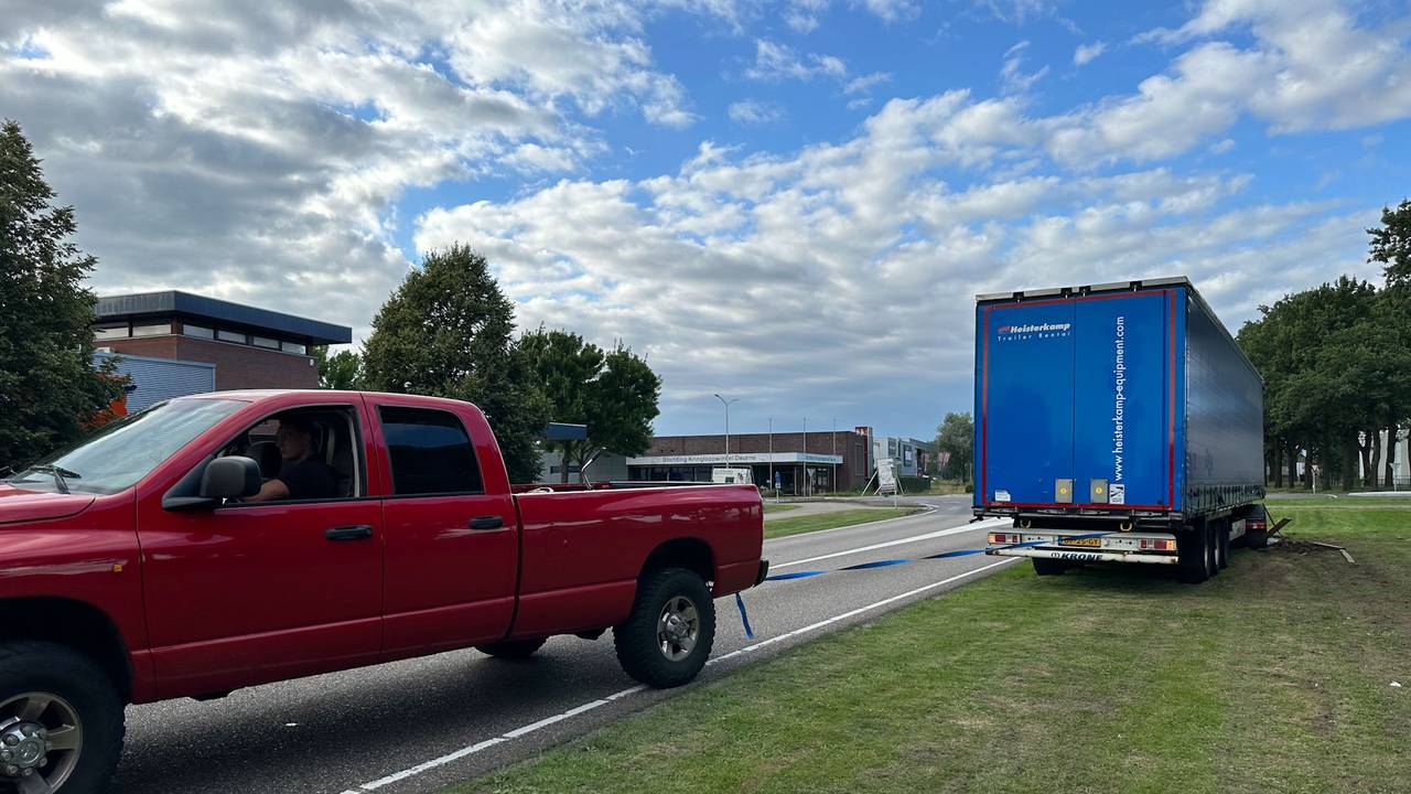 Er was ook hulp van een plaatselijke ondernemer (foto: Walter van Bussel/SQ Vision).