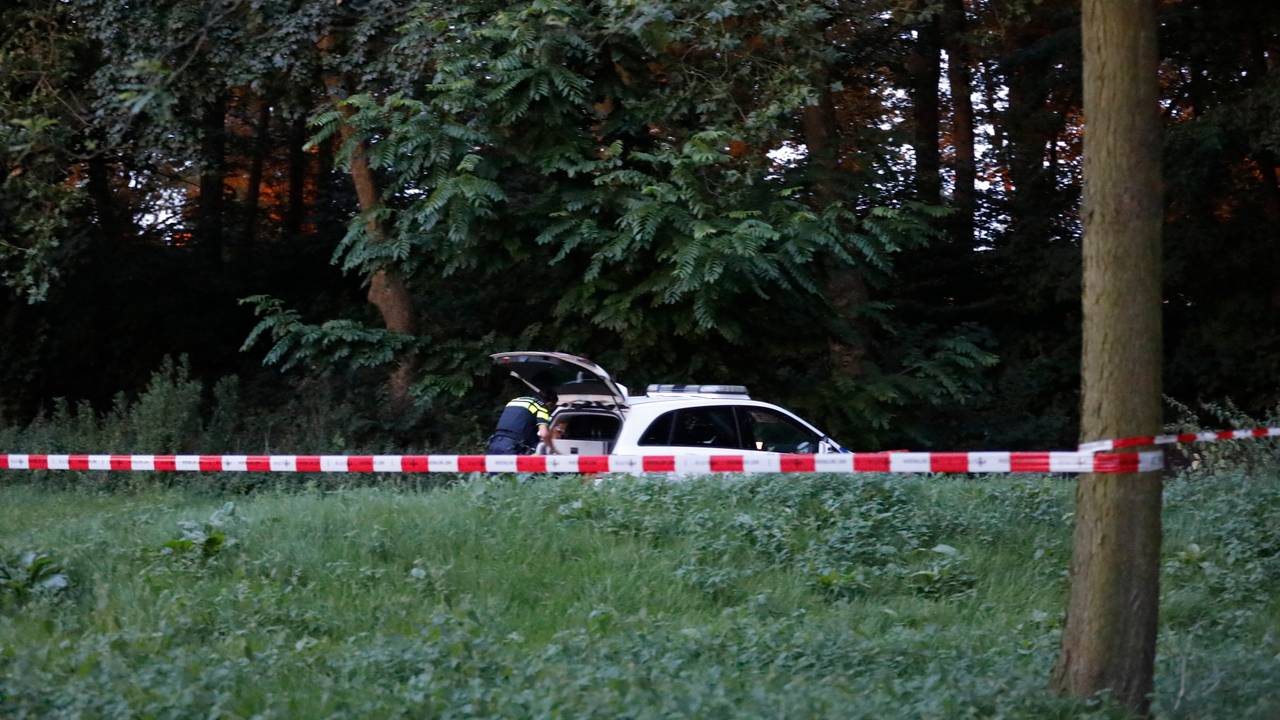 Afzetlint rondom de plek waar de vrouw werd gevonden (foto: Christian Traets/SQ Vision). 